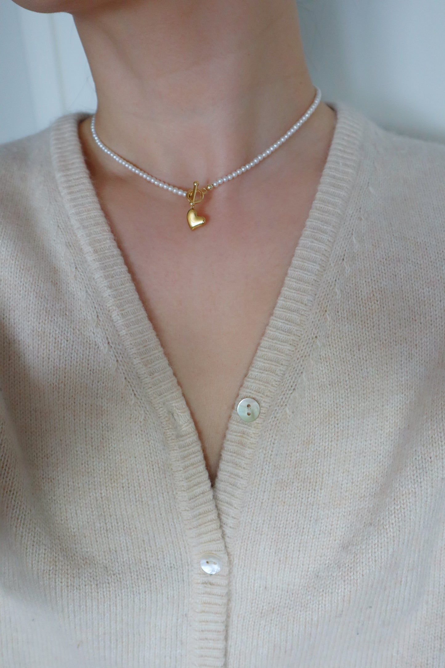 Pearl necklace with engravable heart pendant