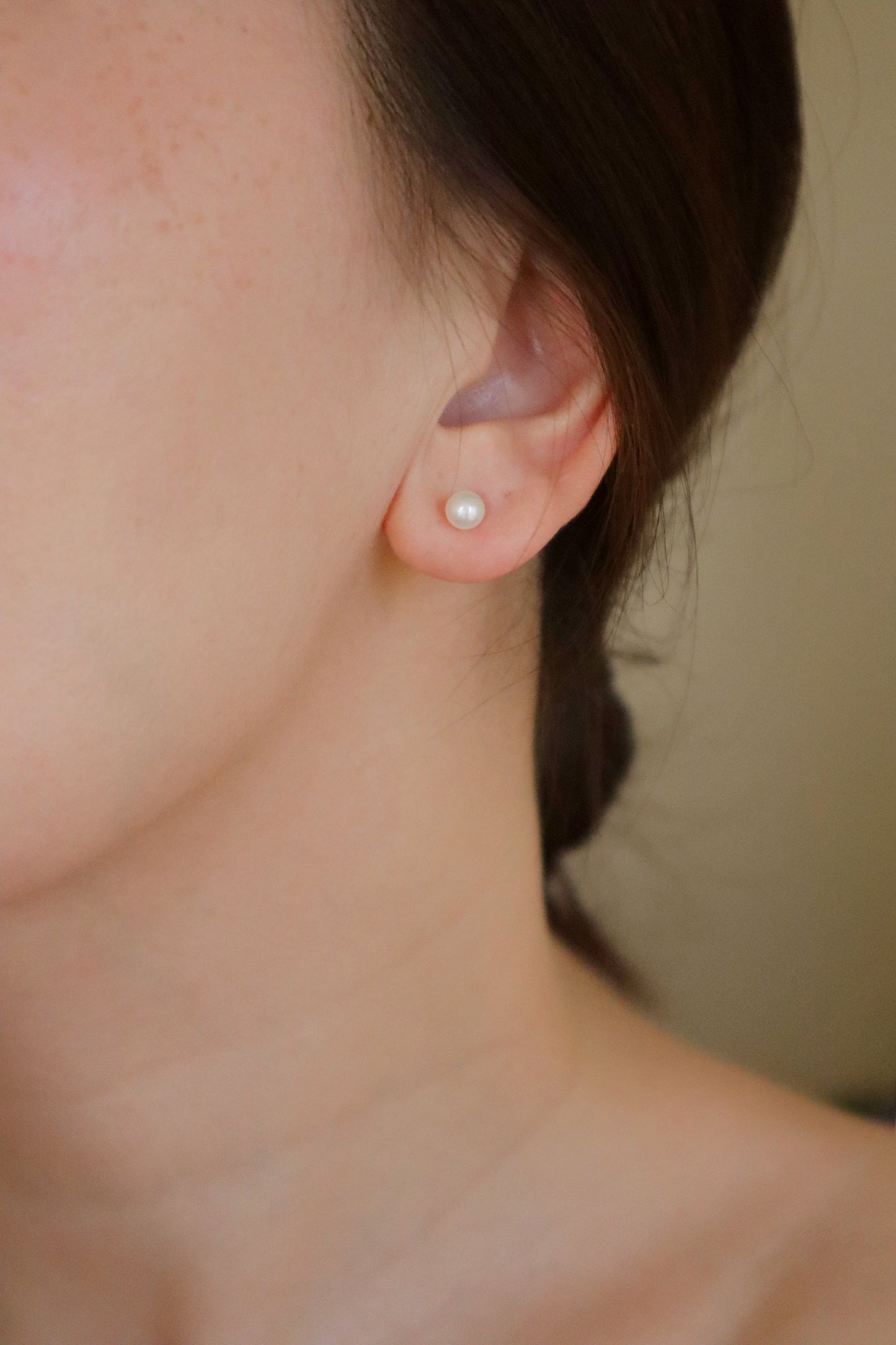 Pearl stud
