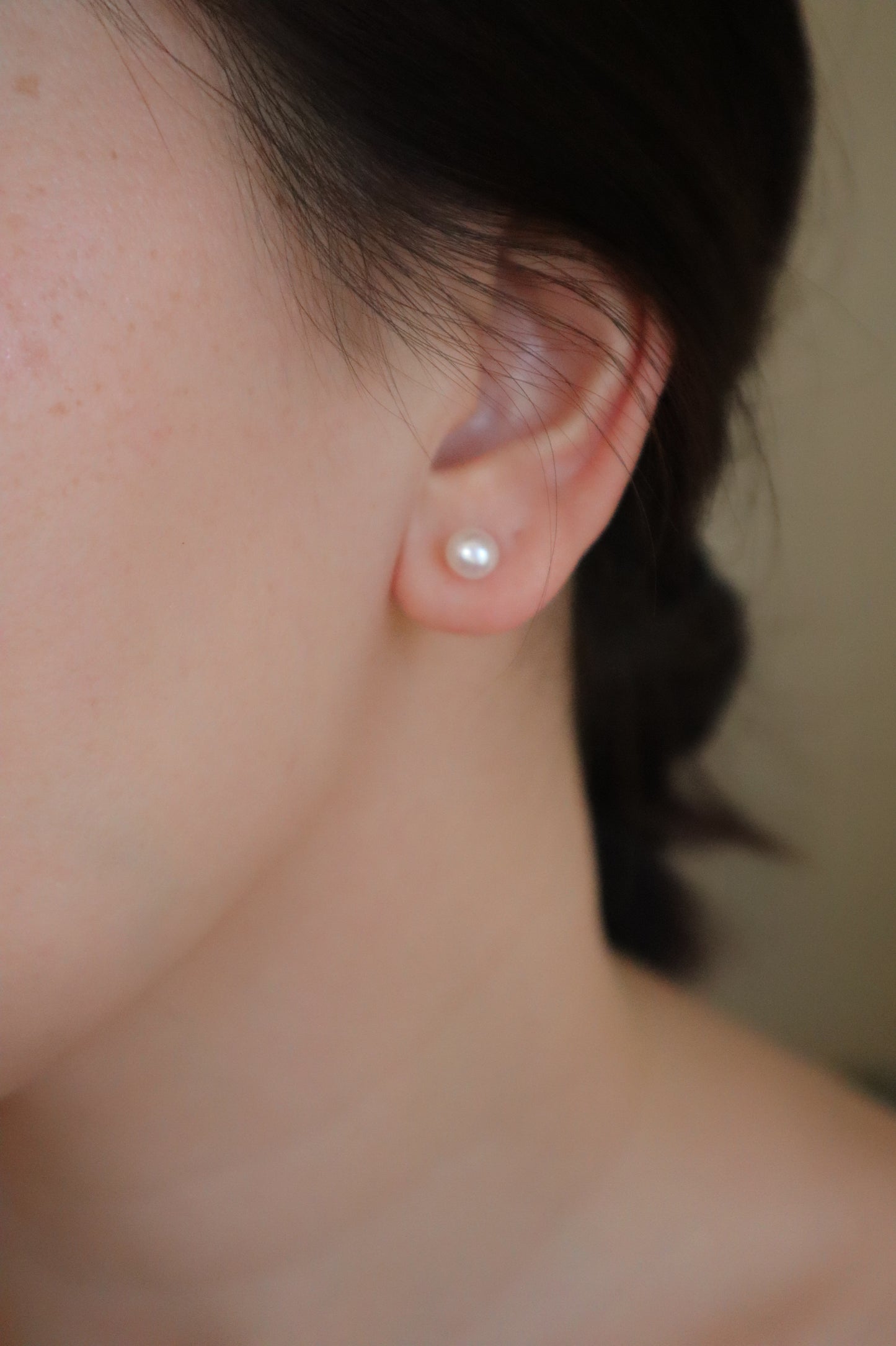 Pearl stud