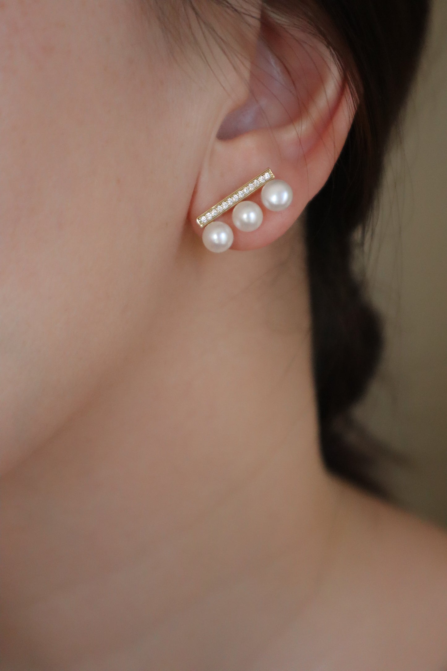 Tre pearl earrings