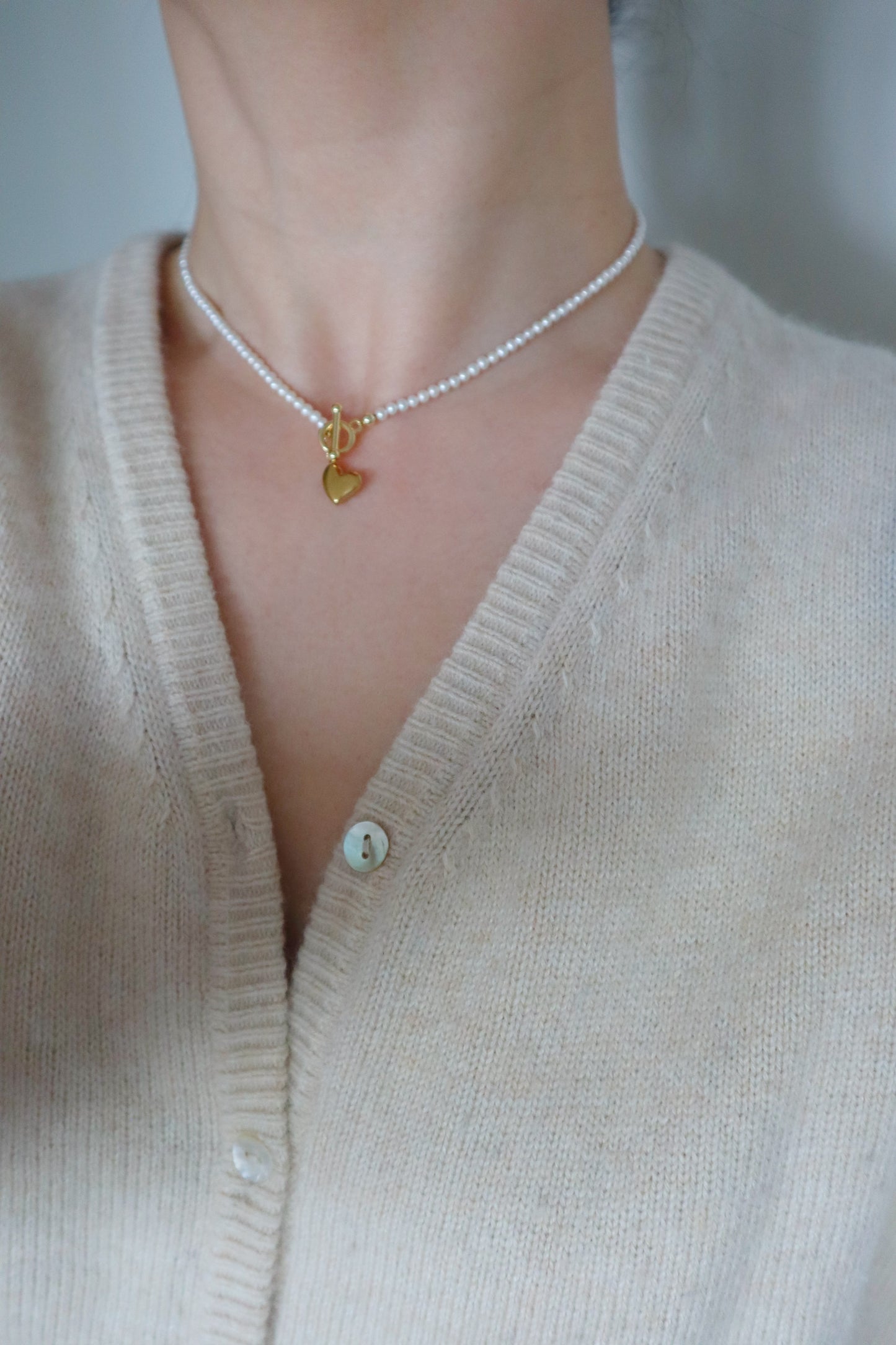 Pearl necklace with engravable heart pendant
