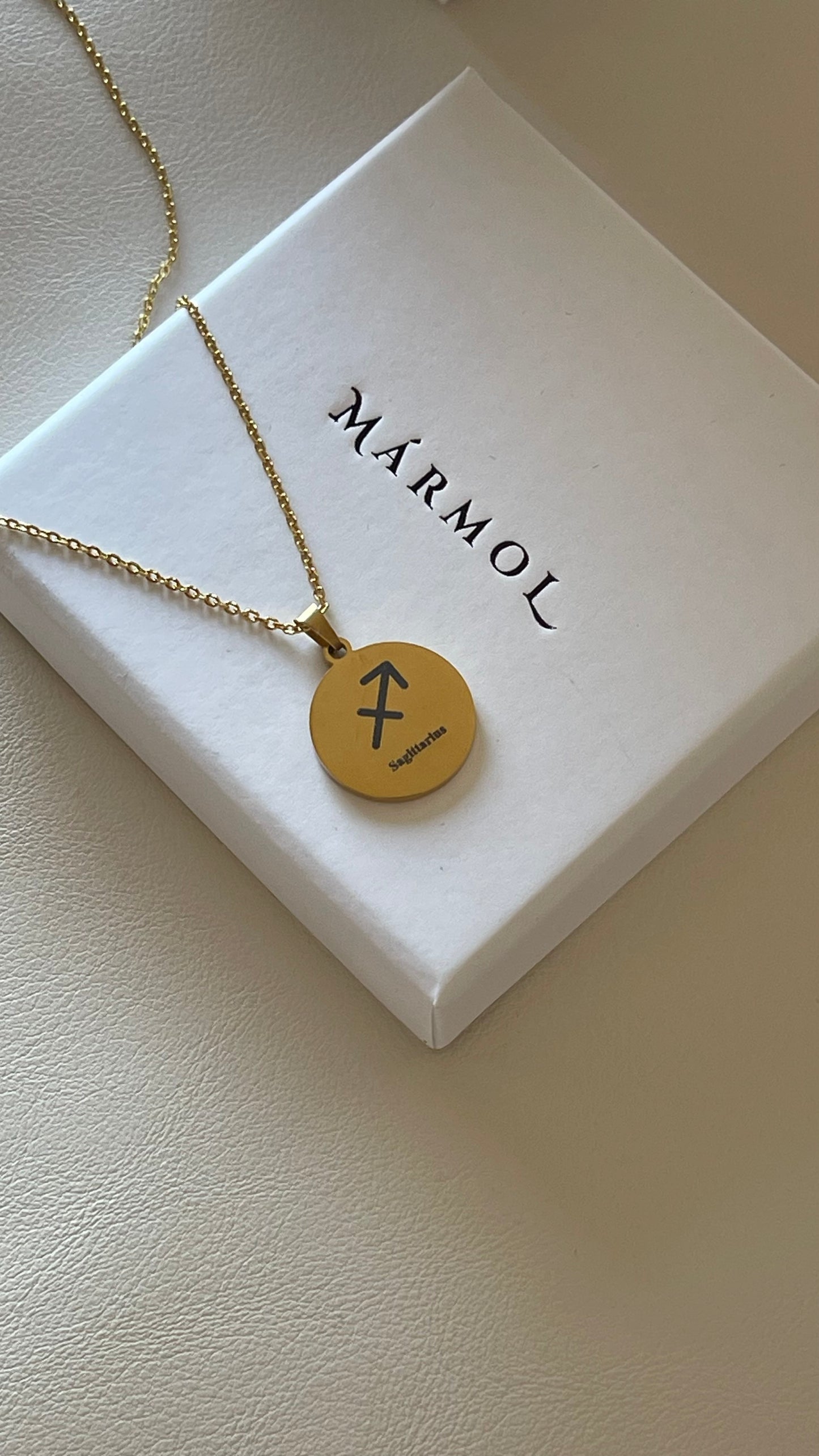 Engrave Pearl Necklace